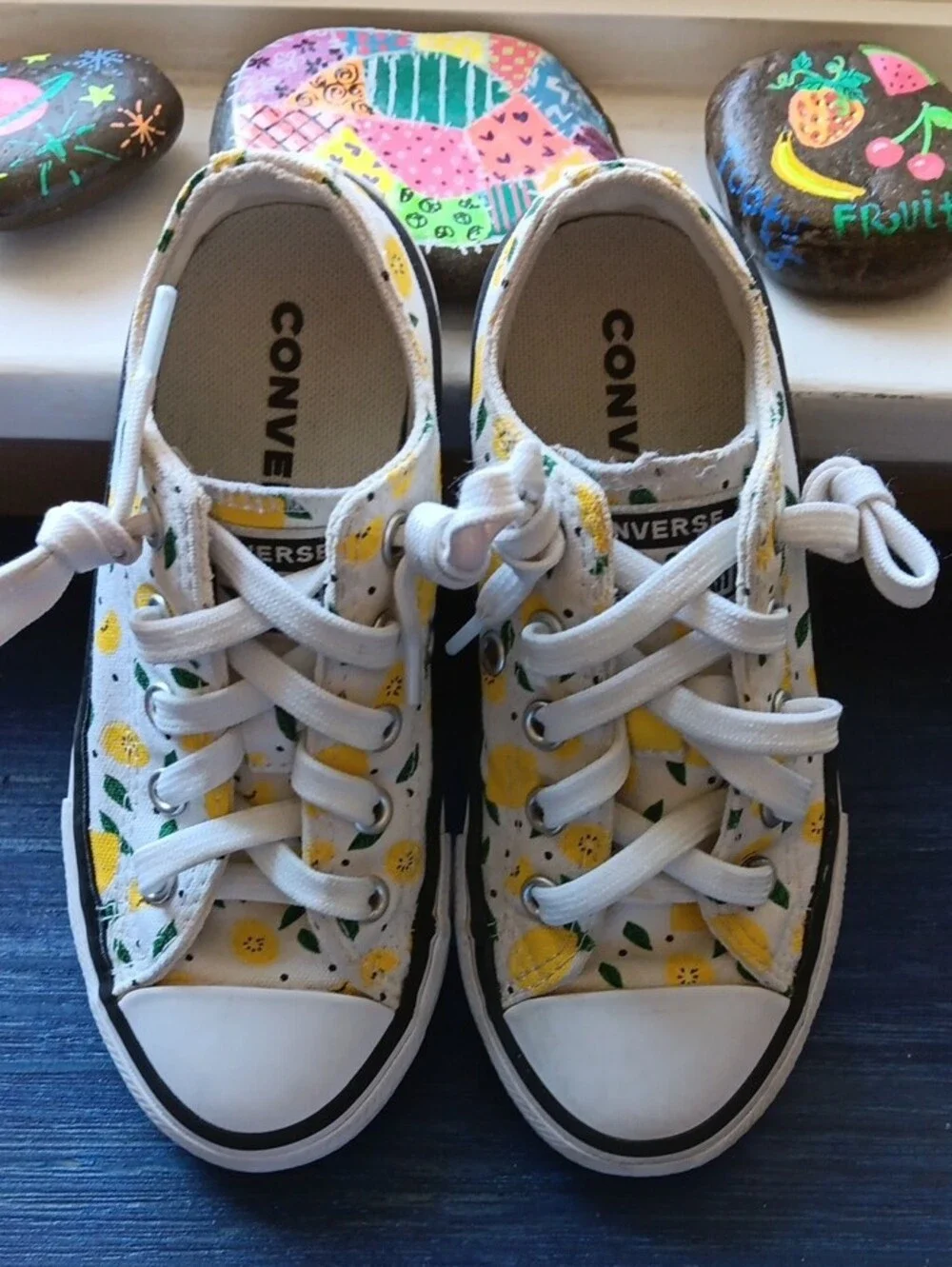 Converse Chuck Taylor Low Top Sneakers in Lemon Print Canvas, Kuds Size 11